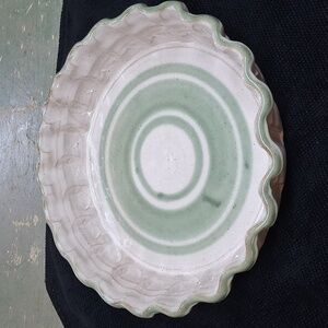 Stoneware artisan crafted ceramic pottery quiche/pie dish